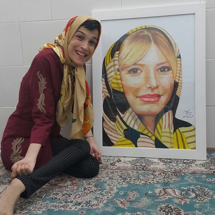 35 retratos incríveis desta artista iraniana com deficiência que usa apenas o Pé 16