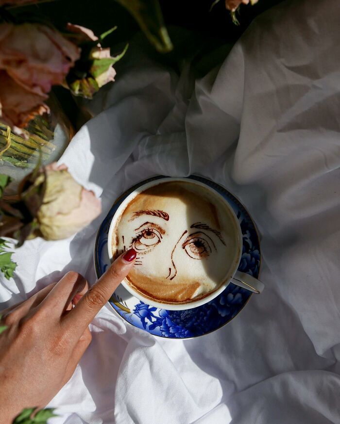 42 obras de arte surpreendentes criadas com espuma de café 36